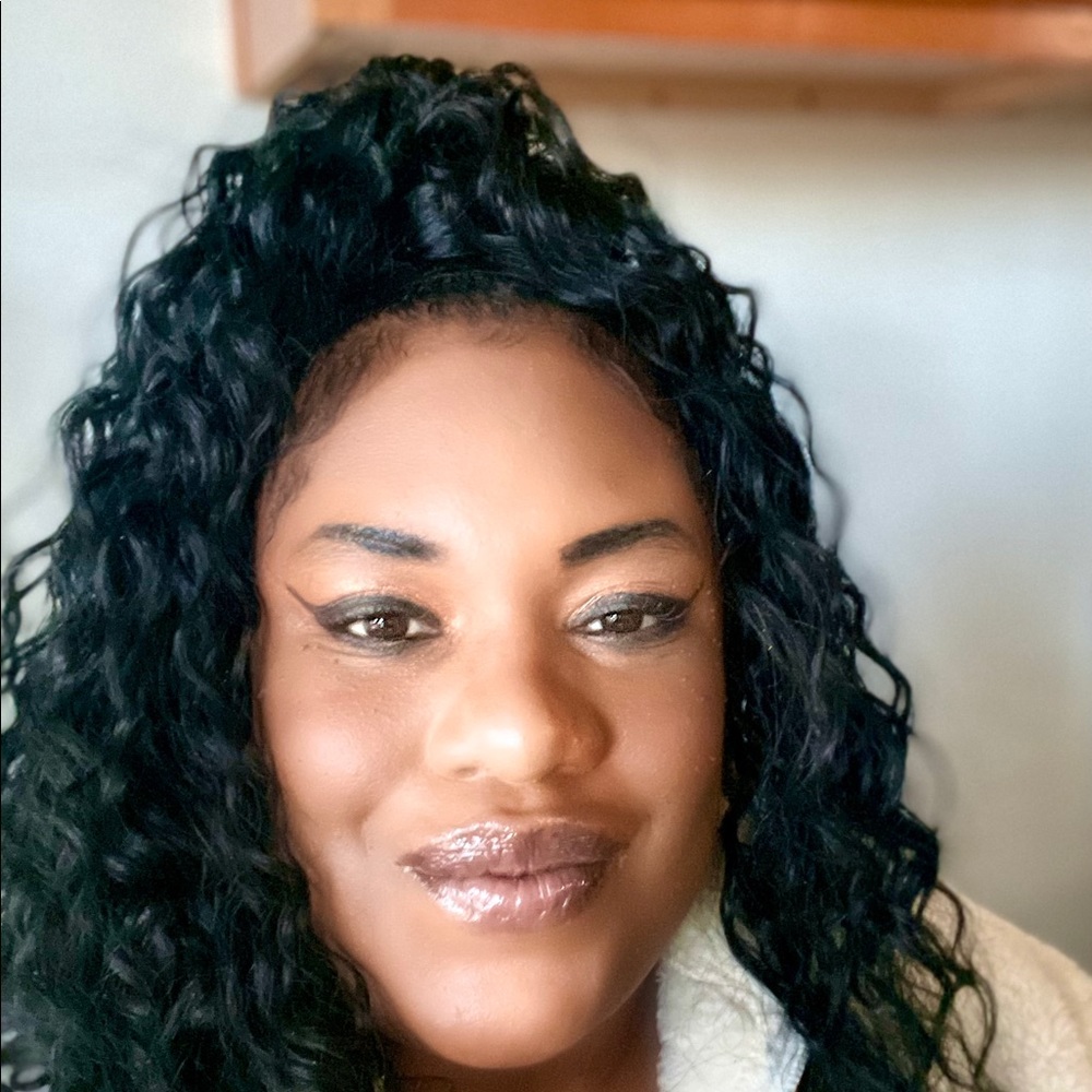 Meet your Posher, Lynette